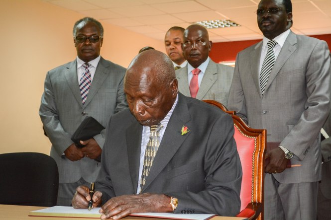 former president Moi signing the visitors book